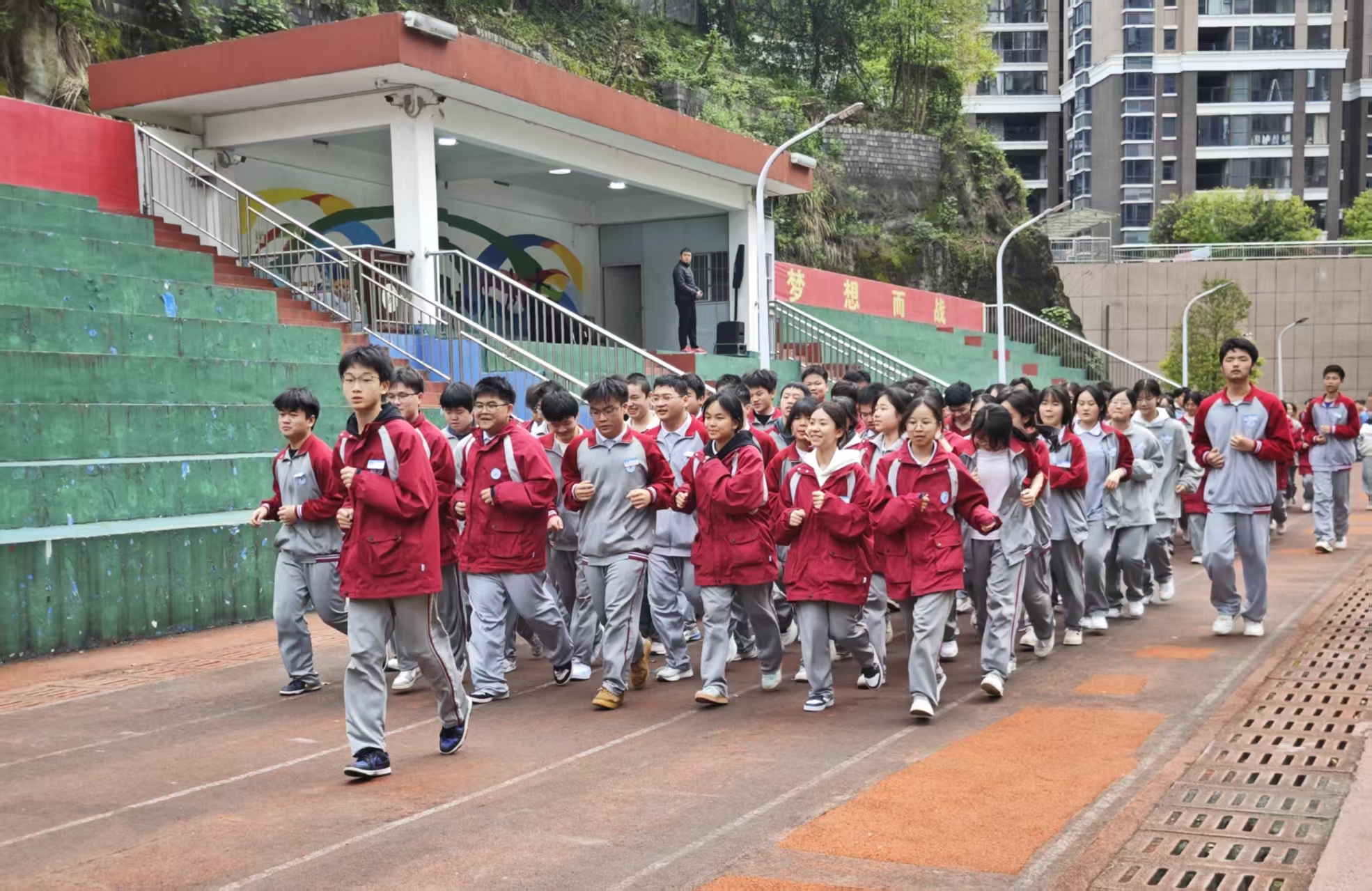 2班跑操.jpg