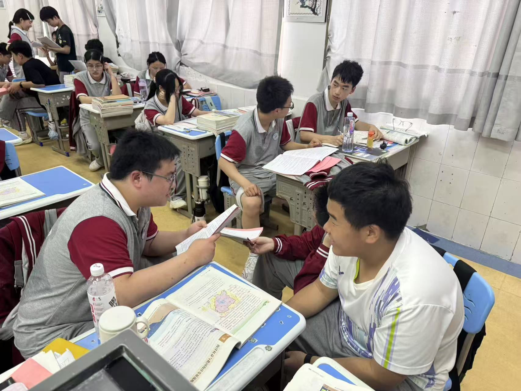 6391815710147767431256612.jpg 关注每个学生1-3.jpg