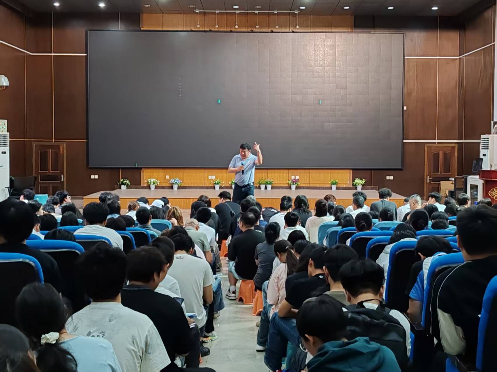 a2130d4ae5ec12d6c2979e1cebb650c1.jpg